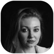 Инга Брик - официальный голос компаний Clinique и Estee Lauder