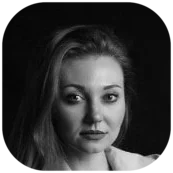 Инга Брик - официальный голос компаний Clinique и Estee Lauder